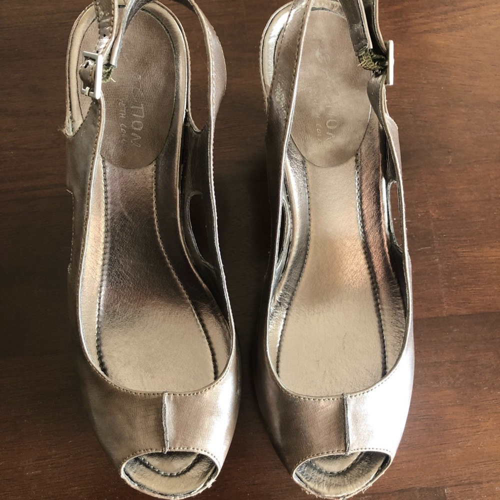 Kenneth Cole Reaction Wedge